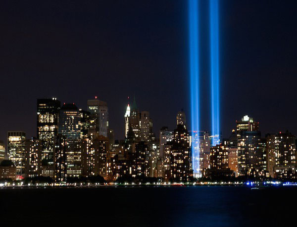 经历了“ 9·11 ”事件的重创后，这一全新的标识将象征着纽约这座城市的重生。