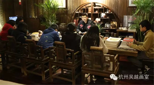 杭州吴越画社召集进入国美＂三位一体＂复试的同学召开考前会议