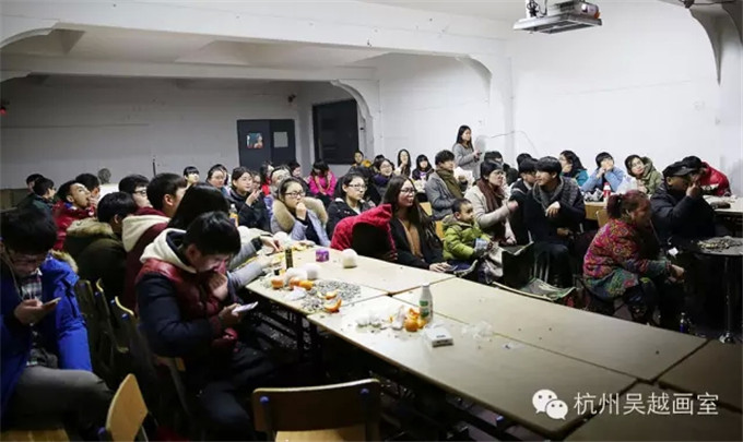 杭州吴越画室师生们一起看春晚、包饺子，欢欢喜喜过大年！