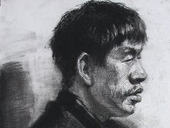 右侧男青年