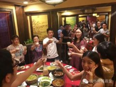 吴越团队全体教职工庆功宴，对暑期工作进行总结