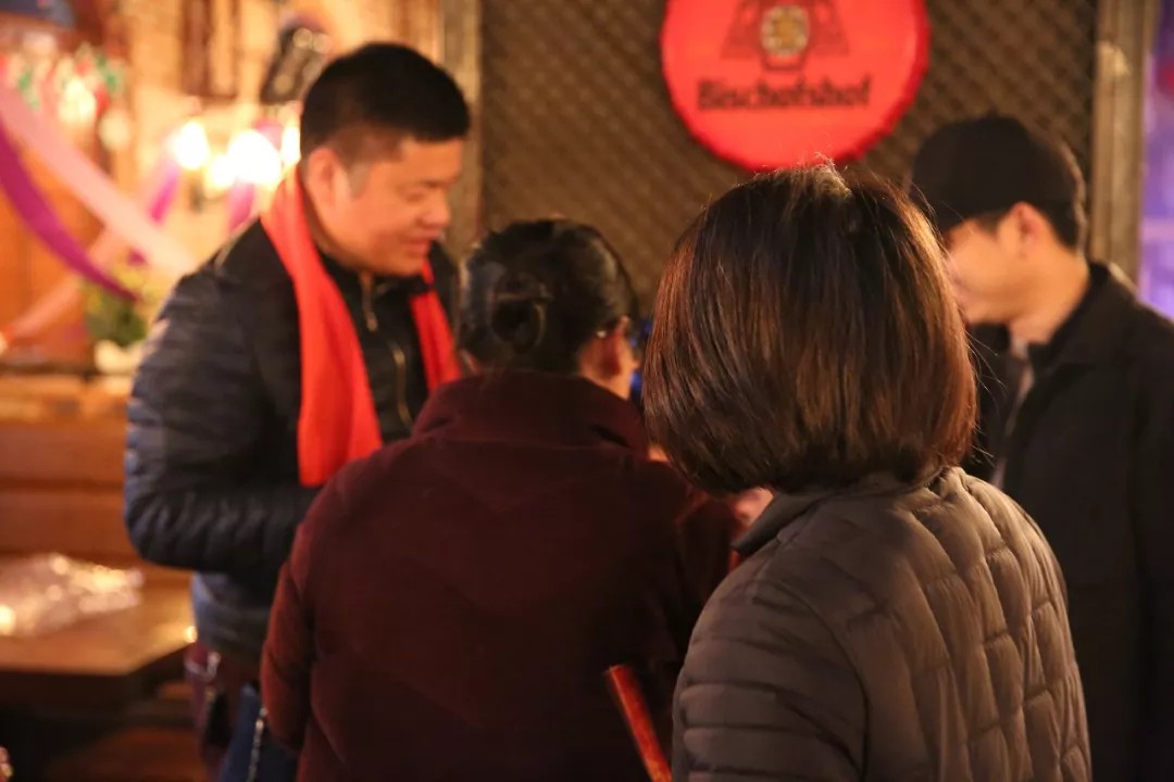 老师入场