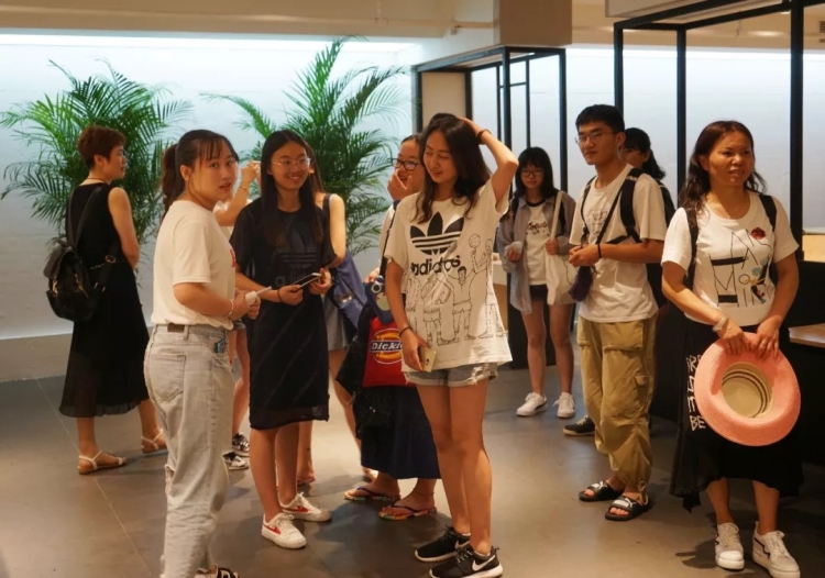 报到现场