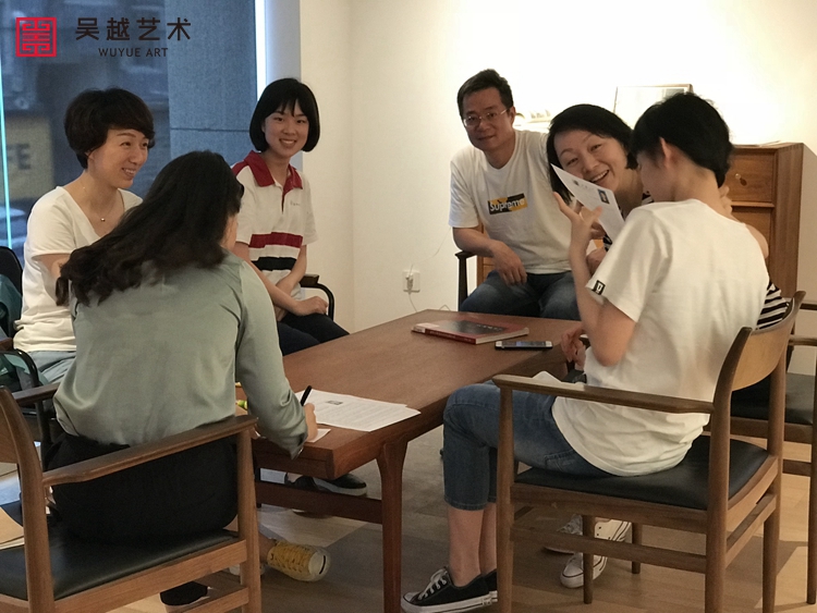 学生讨论